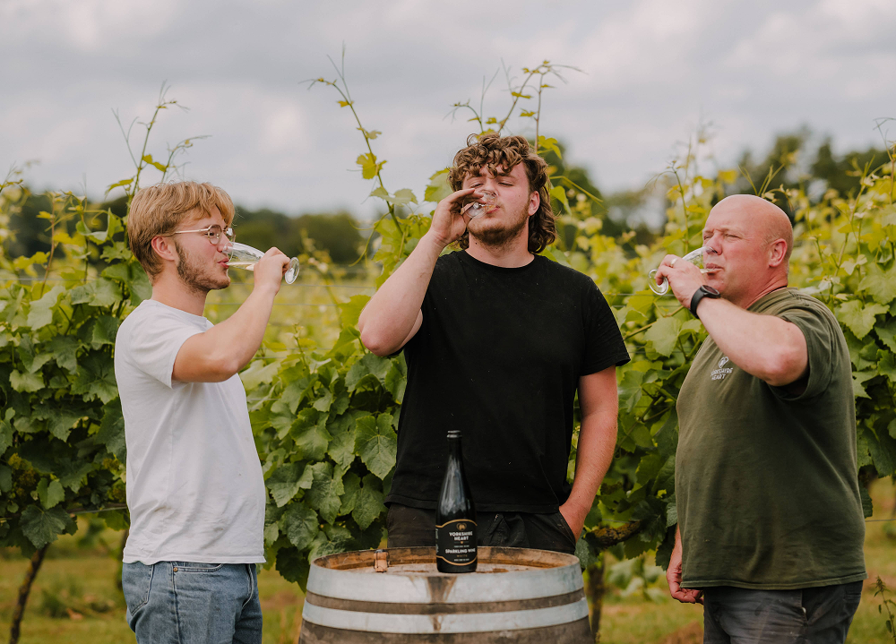 Yorkshire-heart-vineyard-brewery-sparkling-wine 1