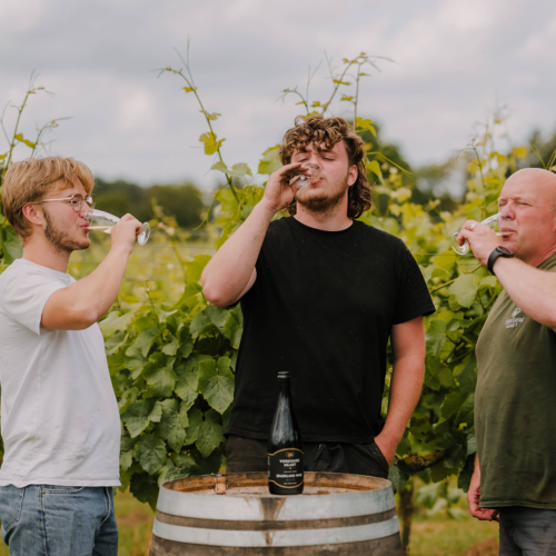 Yorkshire-heart-vineyard-brewery-sparkling-wine 1