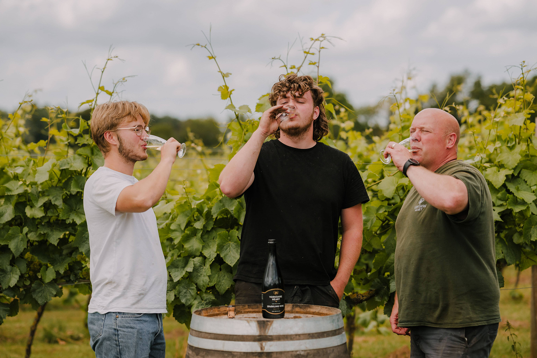 Yorkshire-heart-vineyard-brewery-sparkling-wine 1
